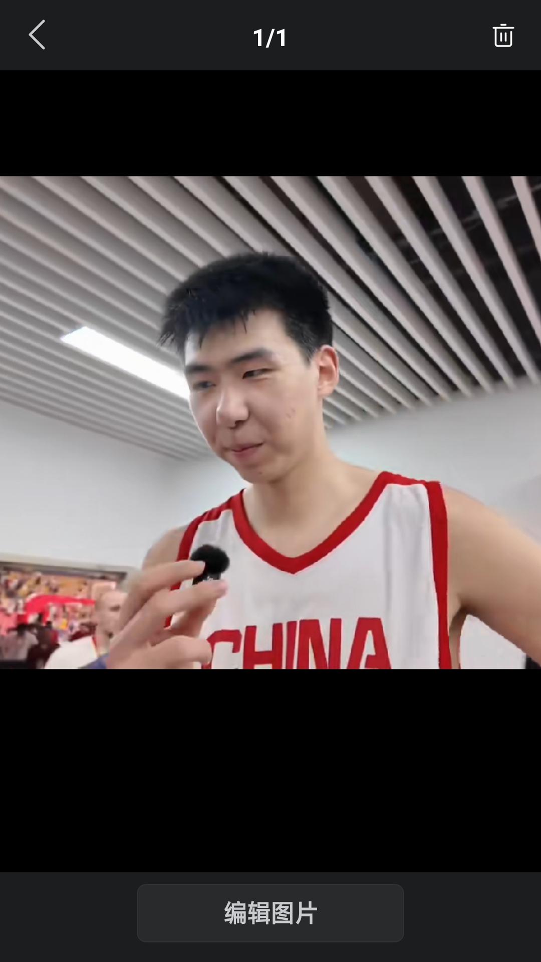 【中塞男篮热身赛首战结束，徐昕表现亮眼，四次出手全部命中。整场比赛砍下10分8篮