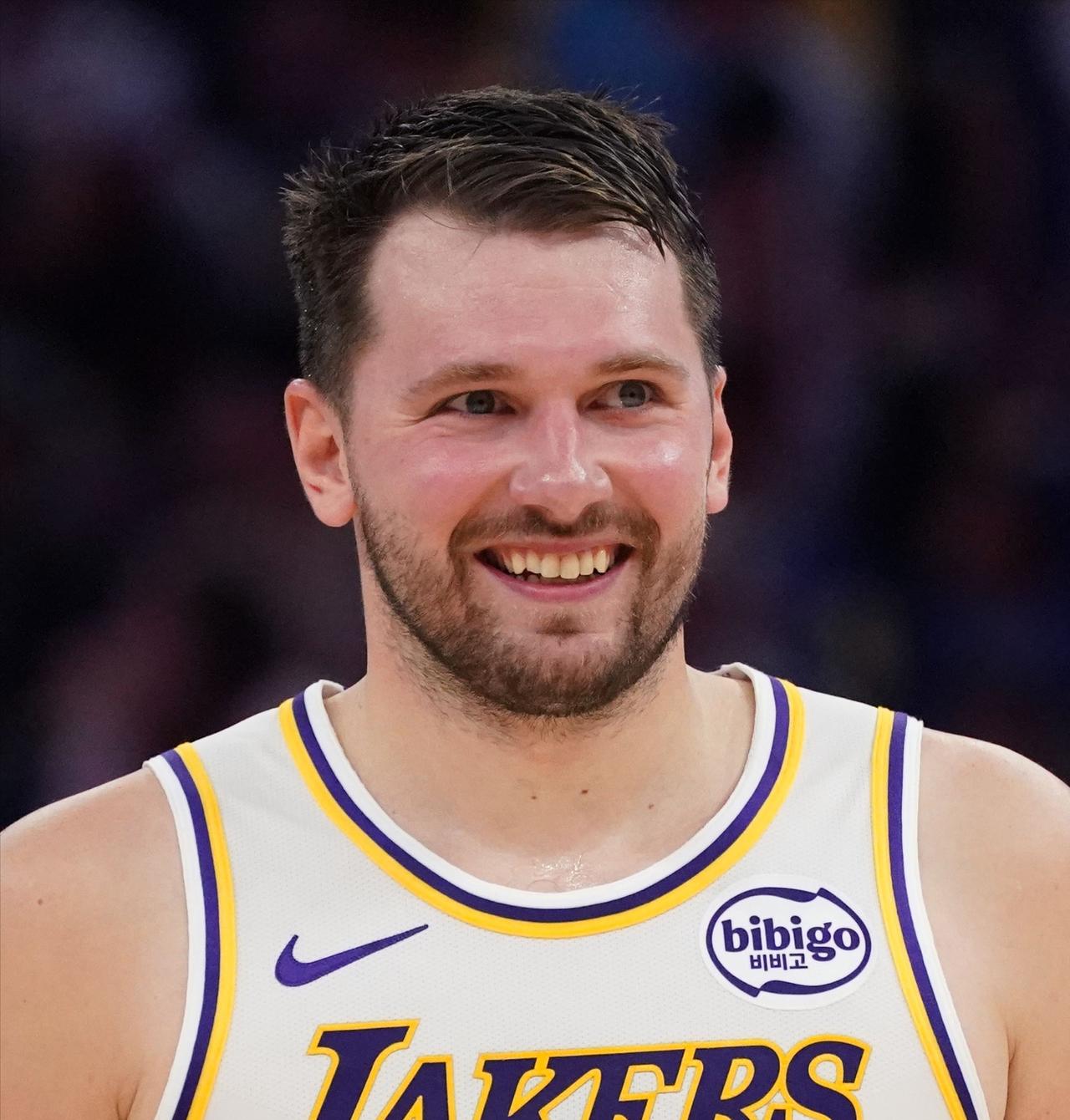 湖人VS掘金，球员持球占比：
1、东契奇——33.3%
2、海斯——19.4%