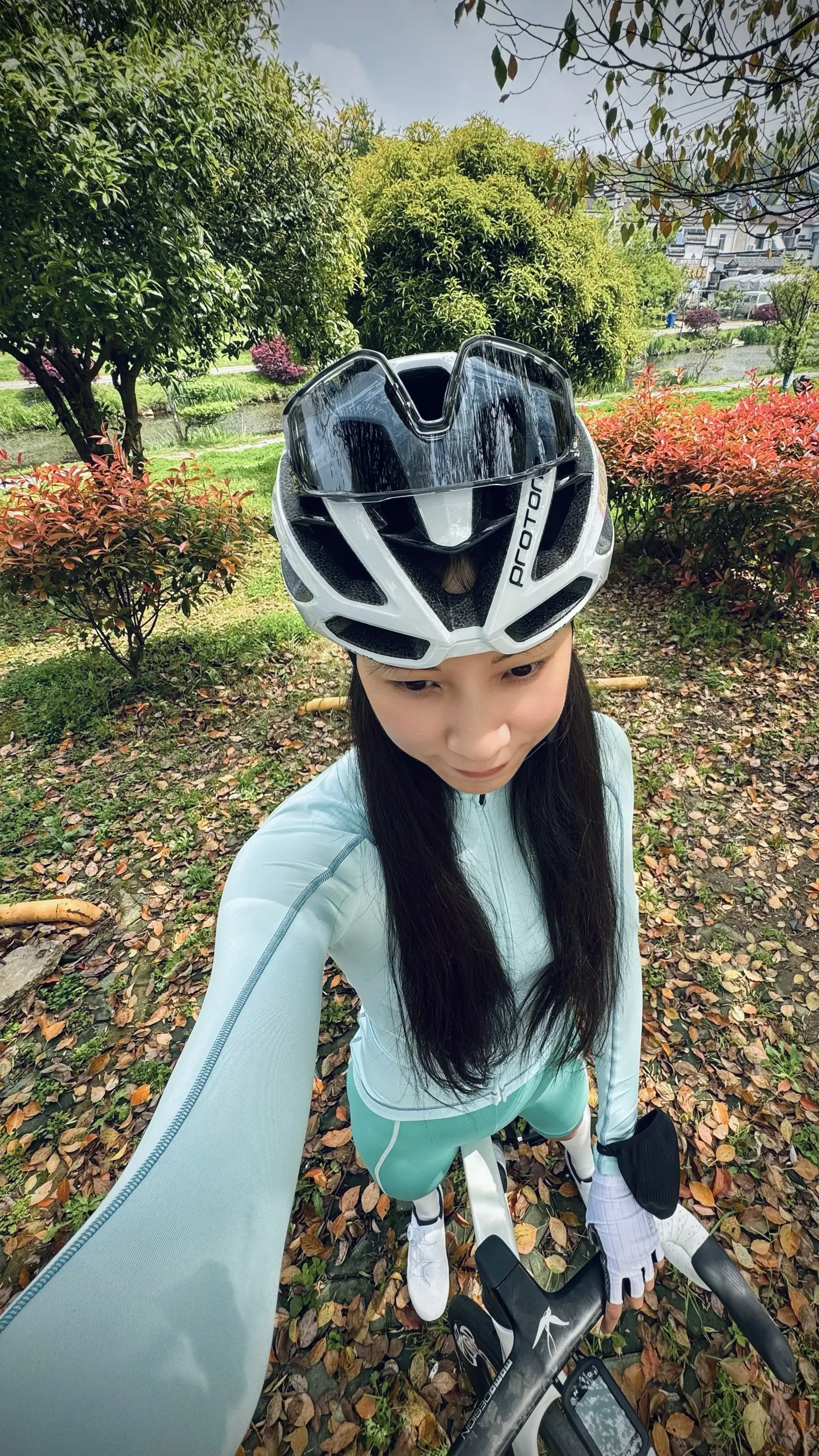 👧🏻大头娃娃照来一组📷