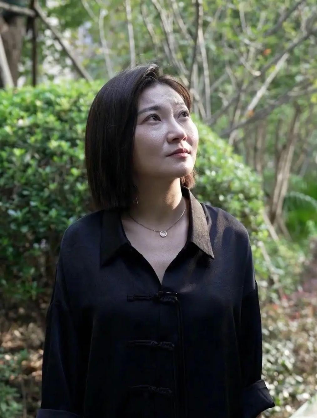 王暖暖凌晨被120抬走：她熬过了悬崖生死，却没躲过藏在身体里的刀

凌晨两点的街