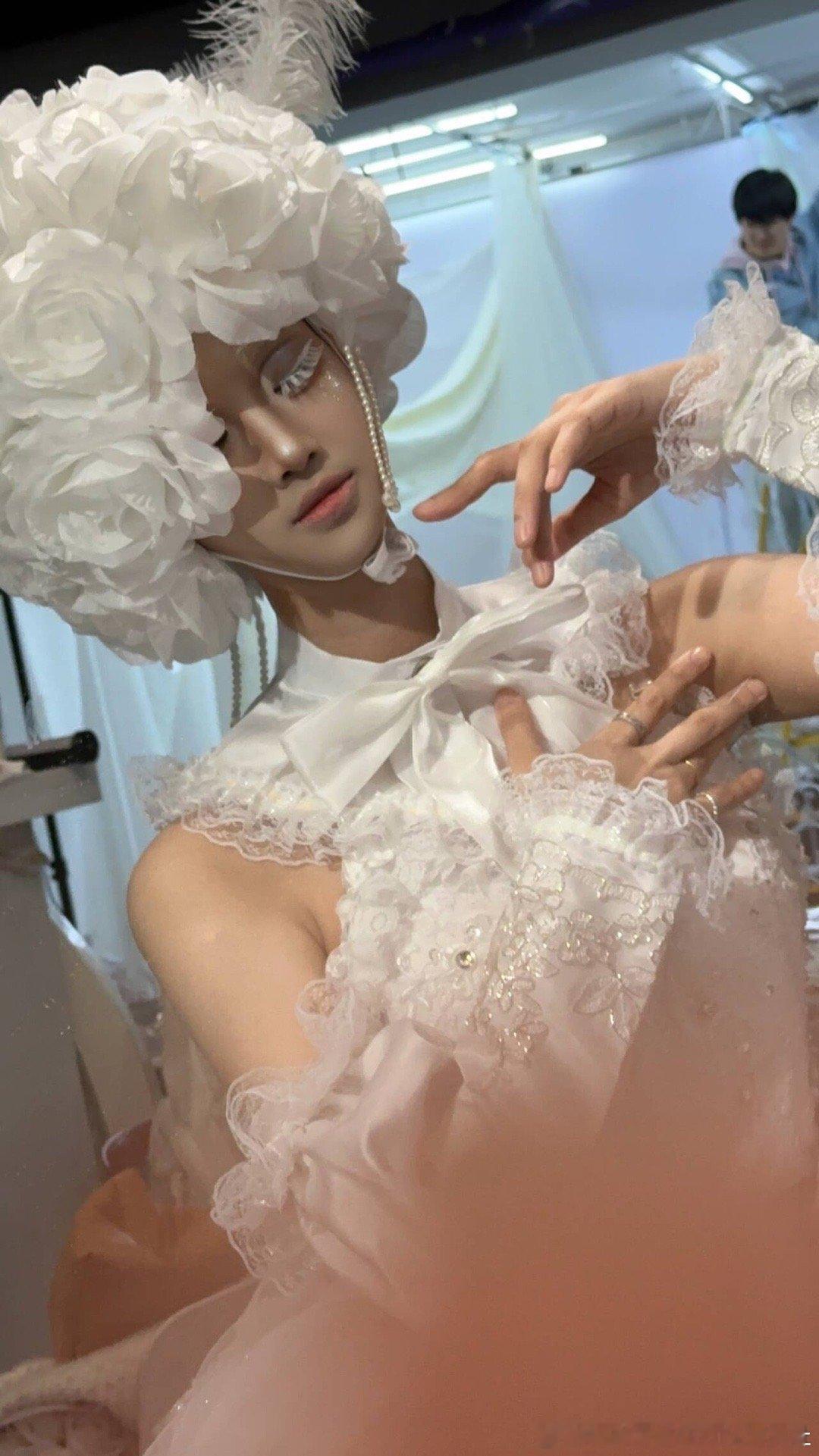 #cos正片[超话]# DOLL.程渥.算是专业户了.  #黑执事##cospl