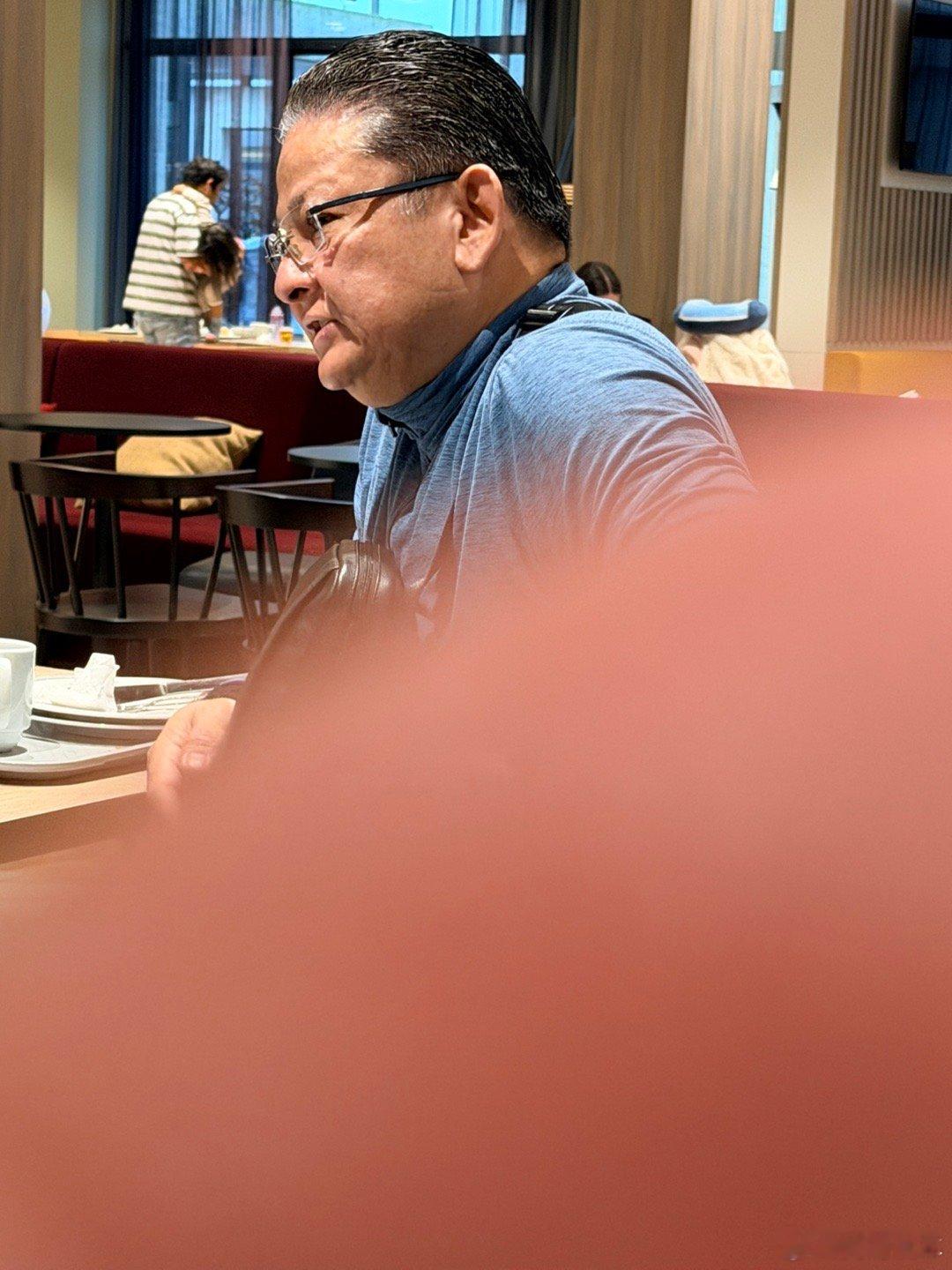 今天在德国看到一大哥很像车圈一我老大哥你们觉得像谁 德国·慕尼黑