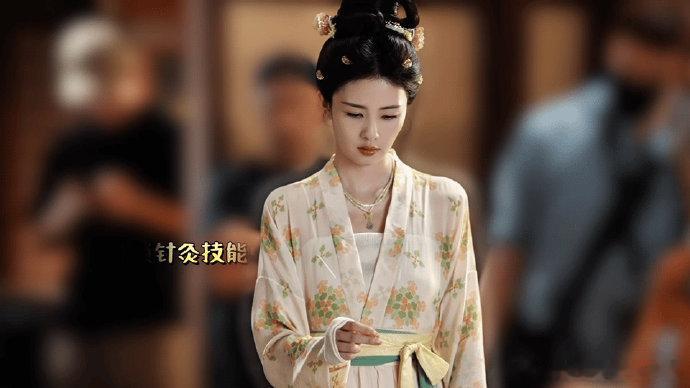 白鹿到底在片场学了多少技能谁能不佩服白鹿！拍摄《莫离》全程疯狂充电，针灸实操、挥