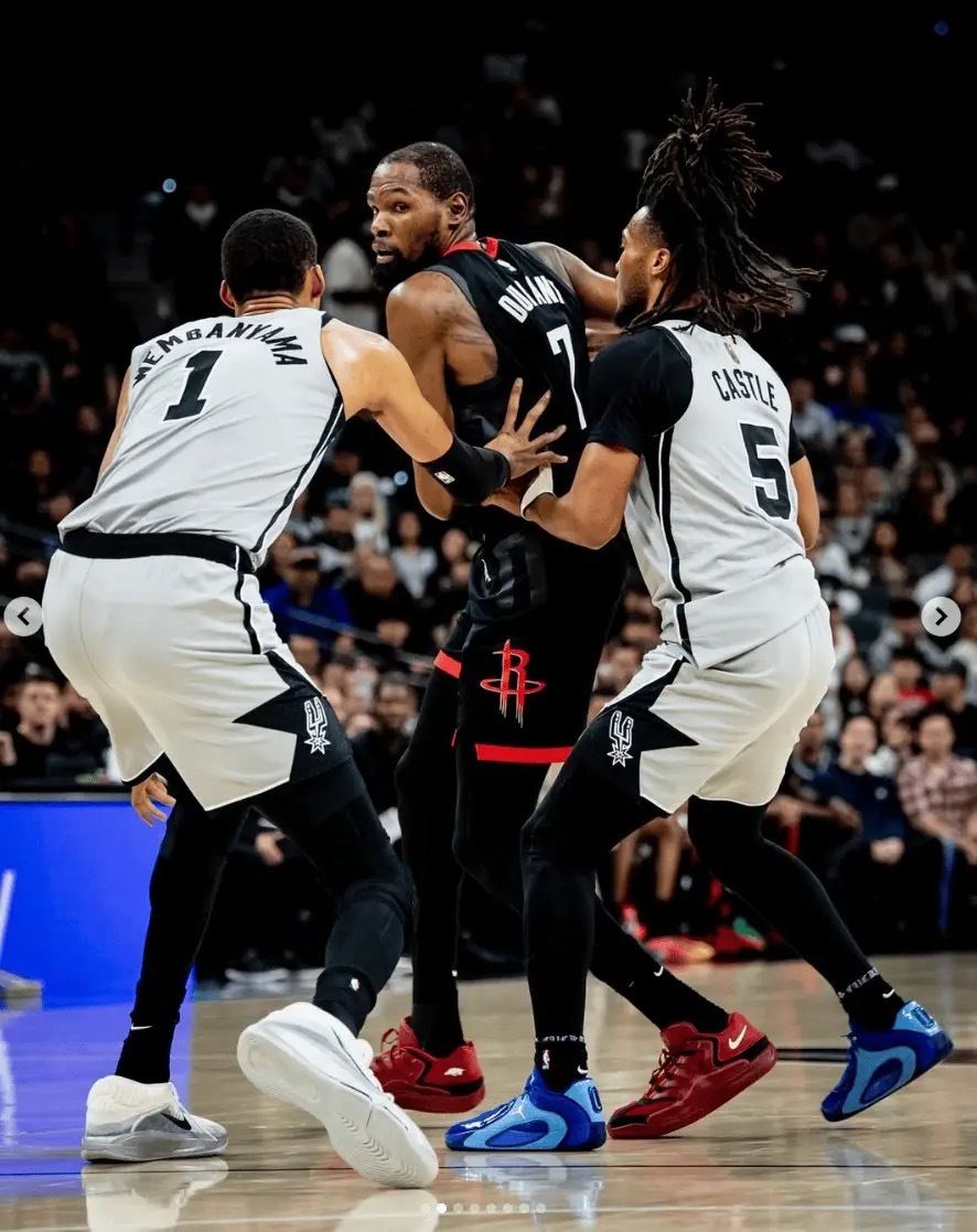 马刺官方晒图庆祝今天的胜利