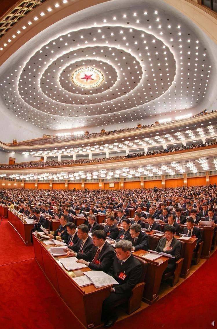 今年两会，目前呼声最高的8个提案！1、郑功成建议：延迟退休，尽快遏制“35岁就业