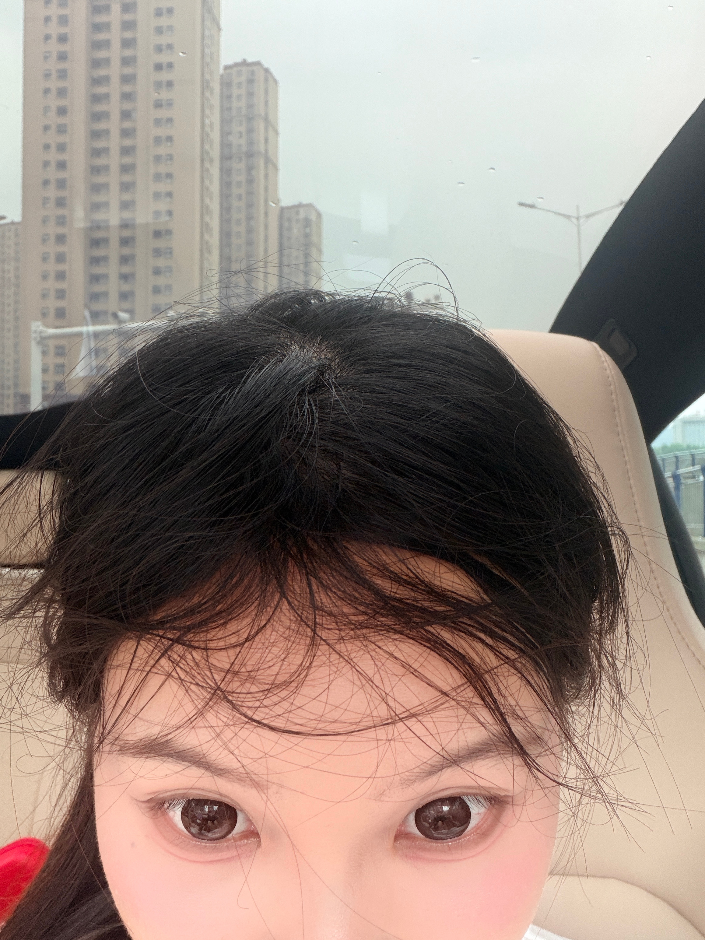取下帽子的瞬间