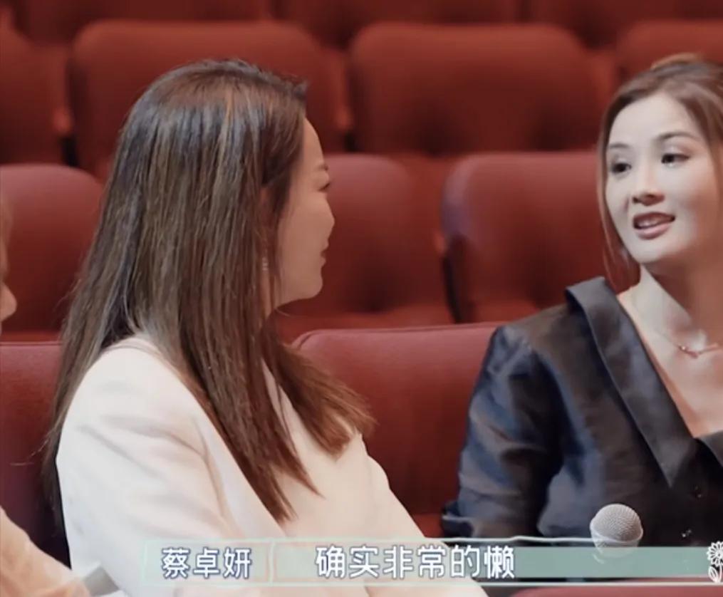 霍汶希说刚签阿sa时，阿sa的父母对她说：“Mani，你有没有考虑清楚，我女儿什