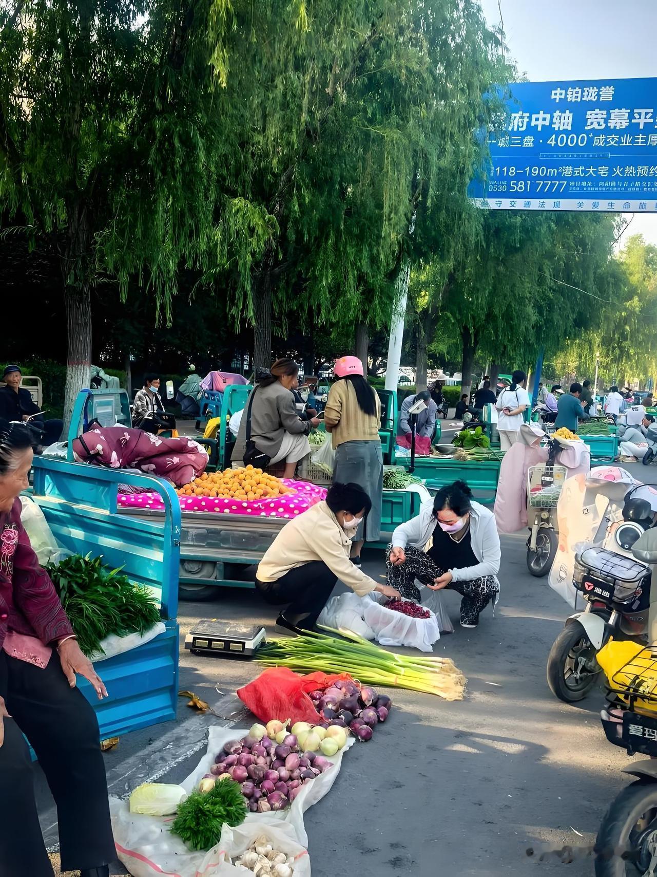 为什么现代人活得愈发疲惫呢？

这个问题太难回答了。大多数普通人首先联想到的缘由