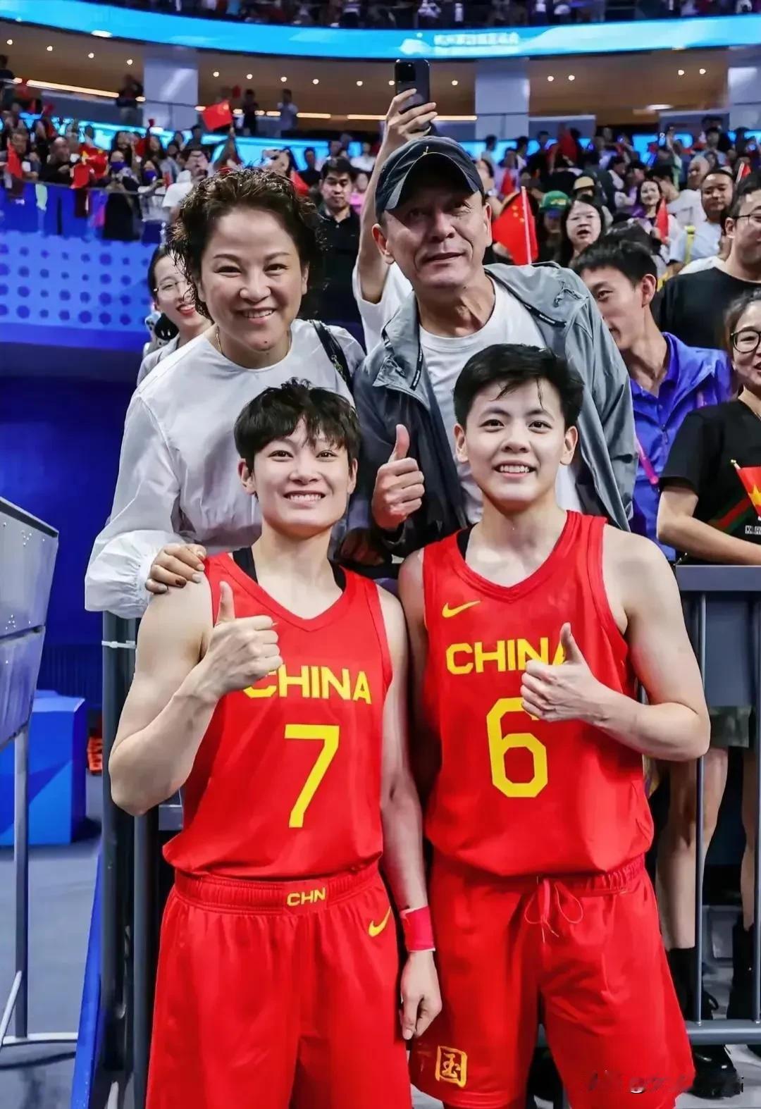 中国女篮名气大于实力的三大球星：

1、杨舒予
2、张敬一
3、杨力维

杨舒予
