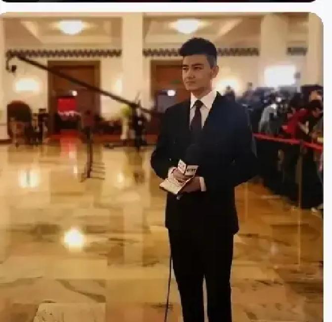 新闻联播这位85后主持人火了！撞脸宁泽涛，才华颜值双在线

最近不少观众被新闻联