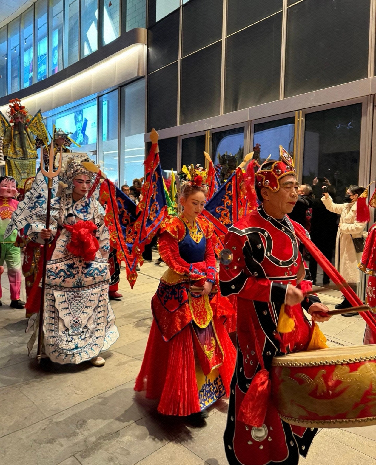 陕西年味  🏮  西安年味 西安城墙灯会，点亮新春祈愿，寻找那热辣滚烫的不一样