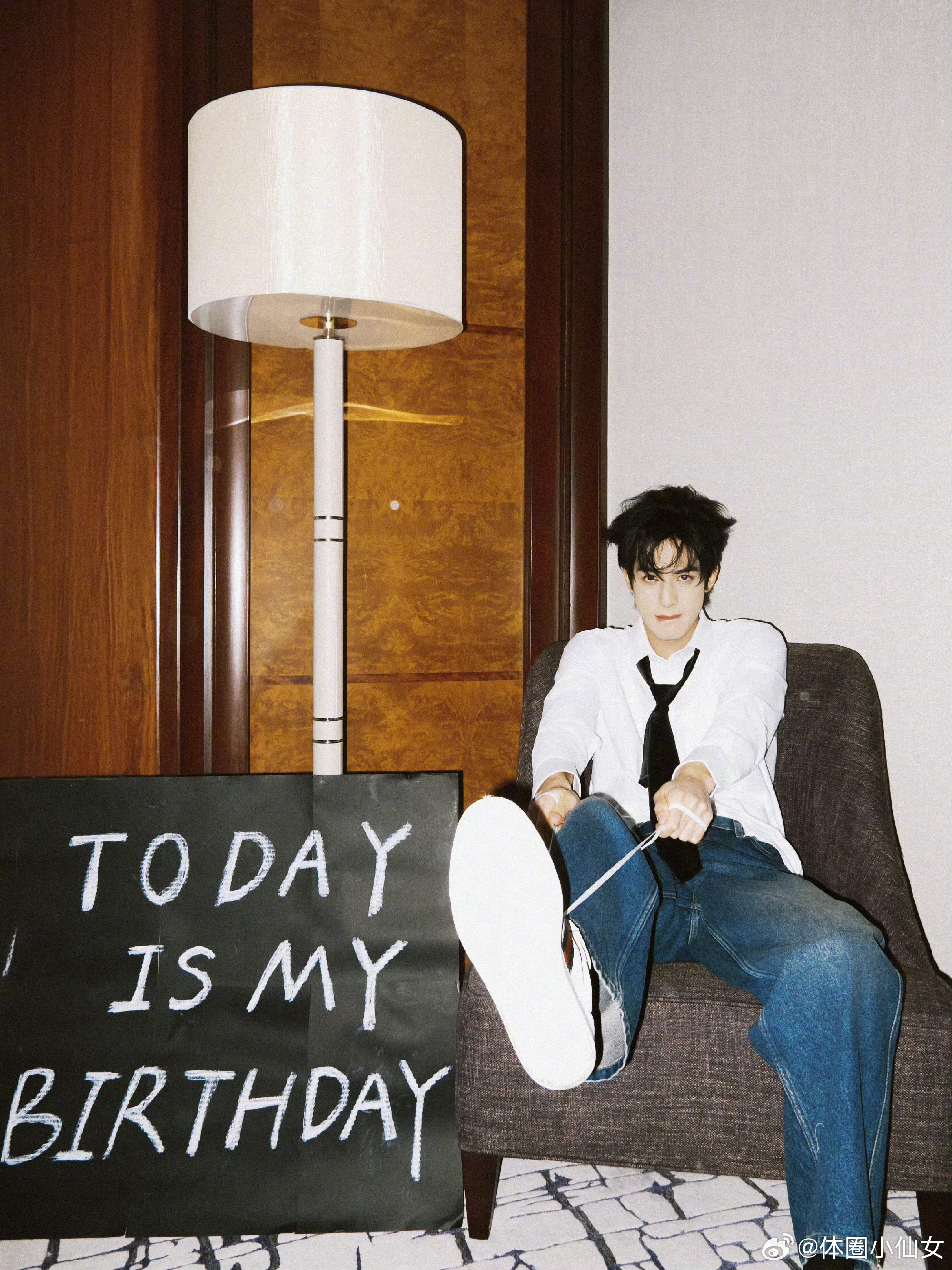 龙龙生日快乐！希望27岁的你，心里永远住着一个干净的少年，既有被世界善待的幸运，