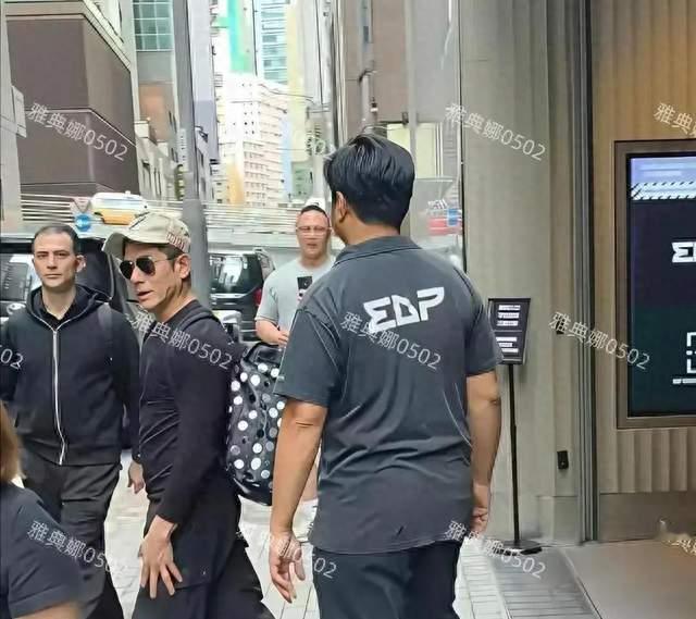 香港街头偶遇郭富城！脱离镜头真人反差引热议