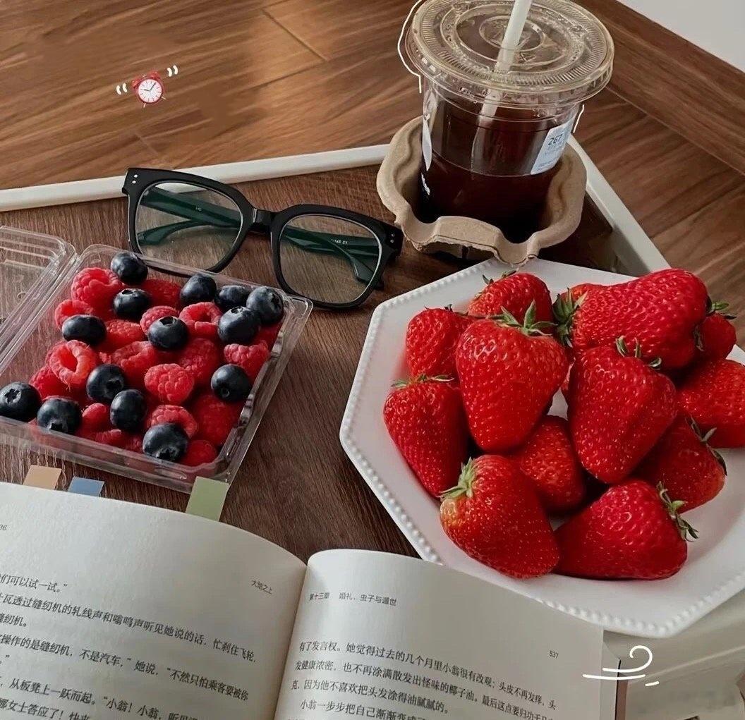 阳光不只来自快乐，还可以来自内心，心里住着小太阳，日子才会清透明朗，不一定每天都