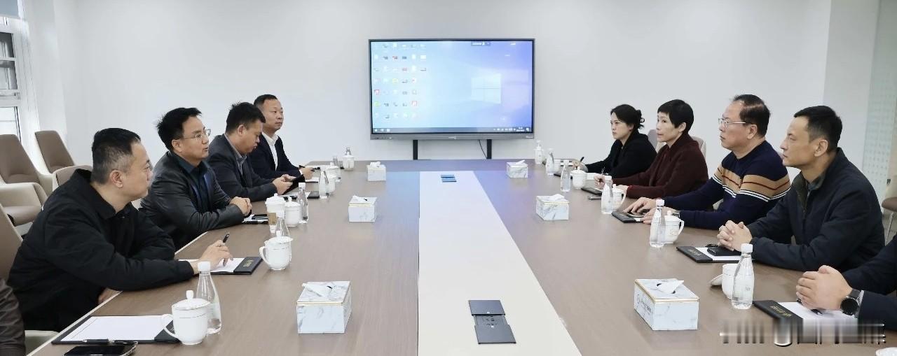 10月24日，陕西省生产力学会会长罗云率监事长徐杰、秘书长赵世伟等一行，赴陕西医