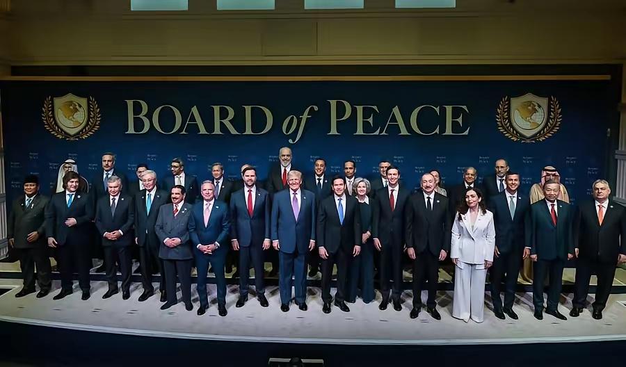 除了美国自己，看不出有一个重量级国家和有影响力的领导人。
美国又在自娱自乐！