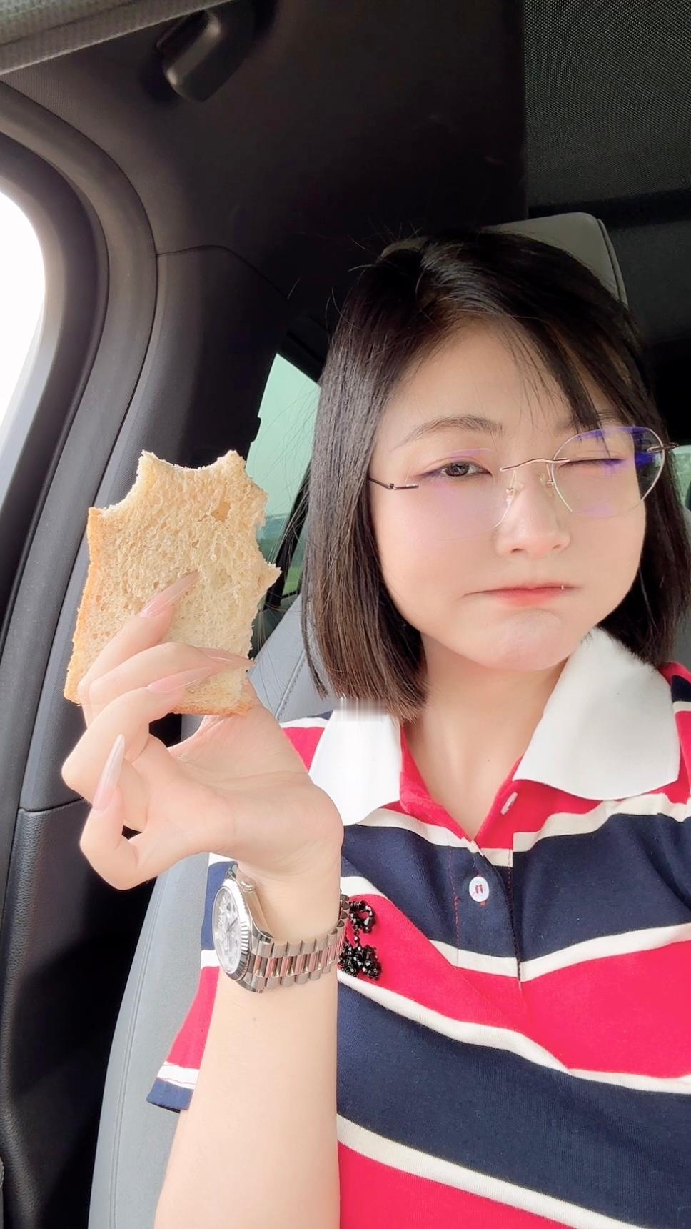 四舍五入也算是野餐了[doge]这就是我的午饭啦！今天是主食杀手[奥特曼][奥特