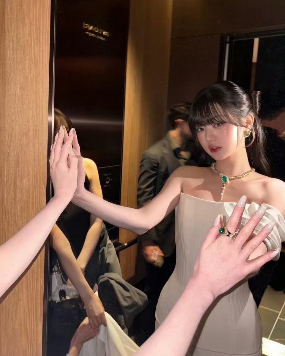 觉得压力大可以看看张元英的行李箱等等 女神你的行李箱好像有点死了行李箱：魔丸英～