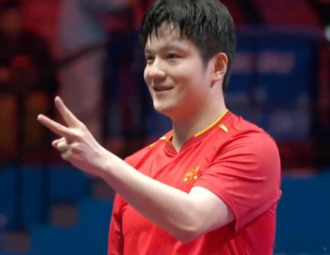 今天下午在澳门结束的第十五届全运会乒乓球男单决赛，卫冕冠军樊振东没有给国乒队新秀