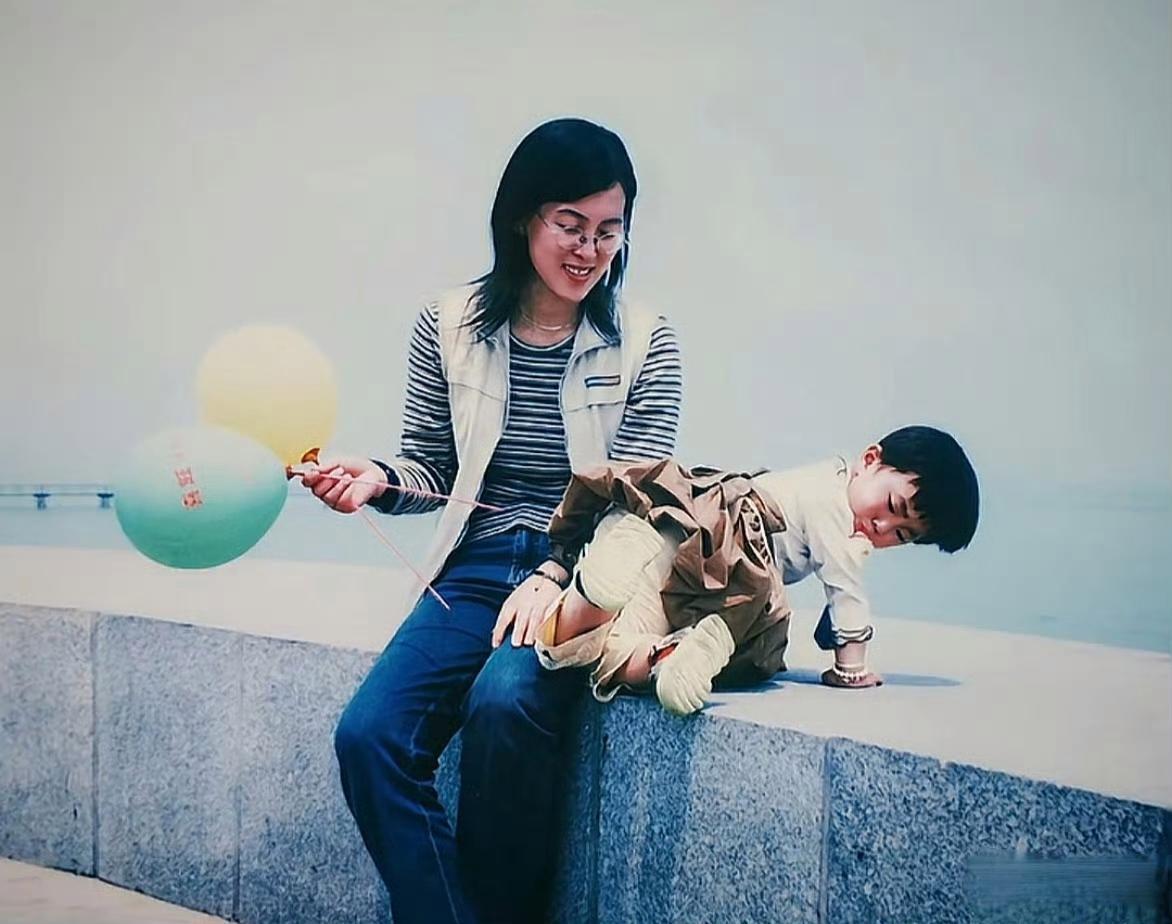 女儿长大了，妈妈没有老。 