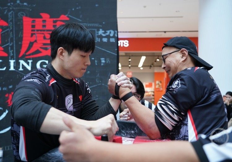 高手云集硬碰硬！重庆这场腕力赛上演“力的对决”