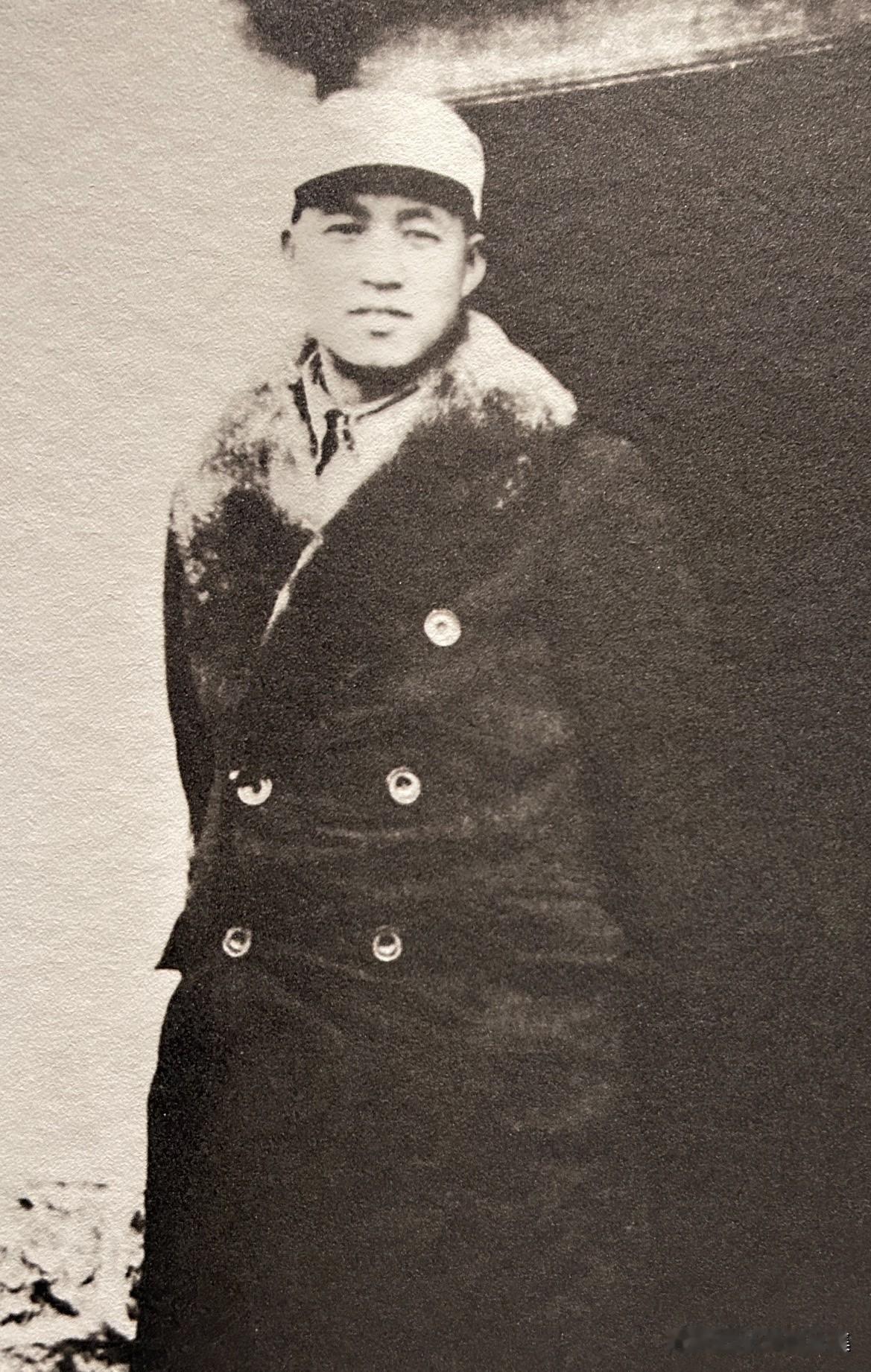 三张王建安将军的老照片。将军原名王见安，红安人，开国上将。1927年加入中国共产