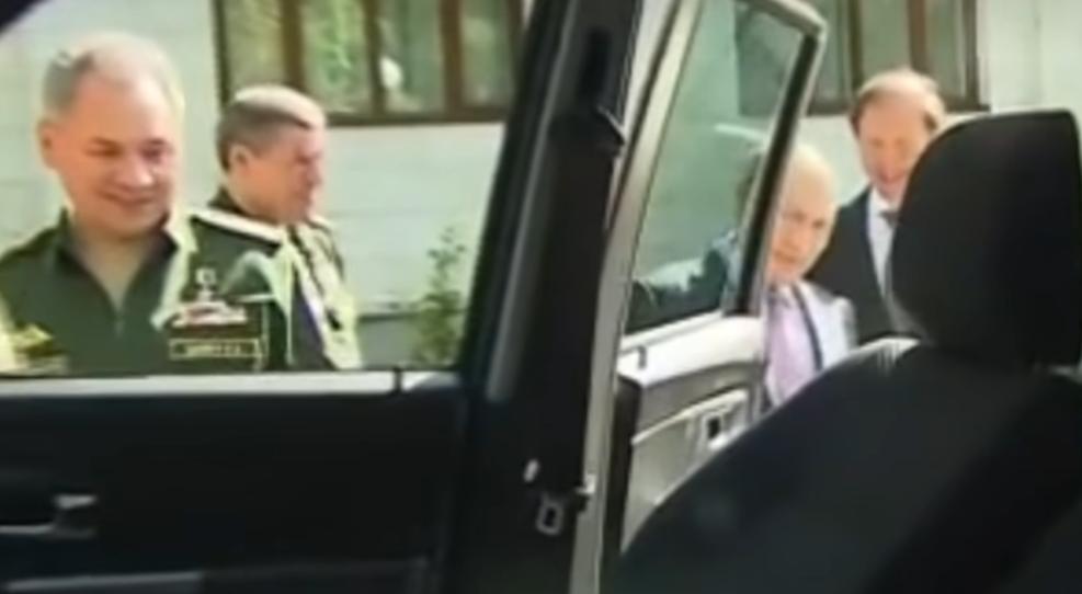 俄罗斯汽车一说起来，很多人脑子里马上蹦出那张老照片：普京和国防部长拉车门把手，结