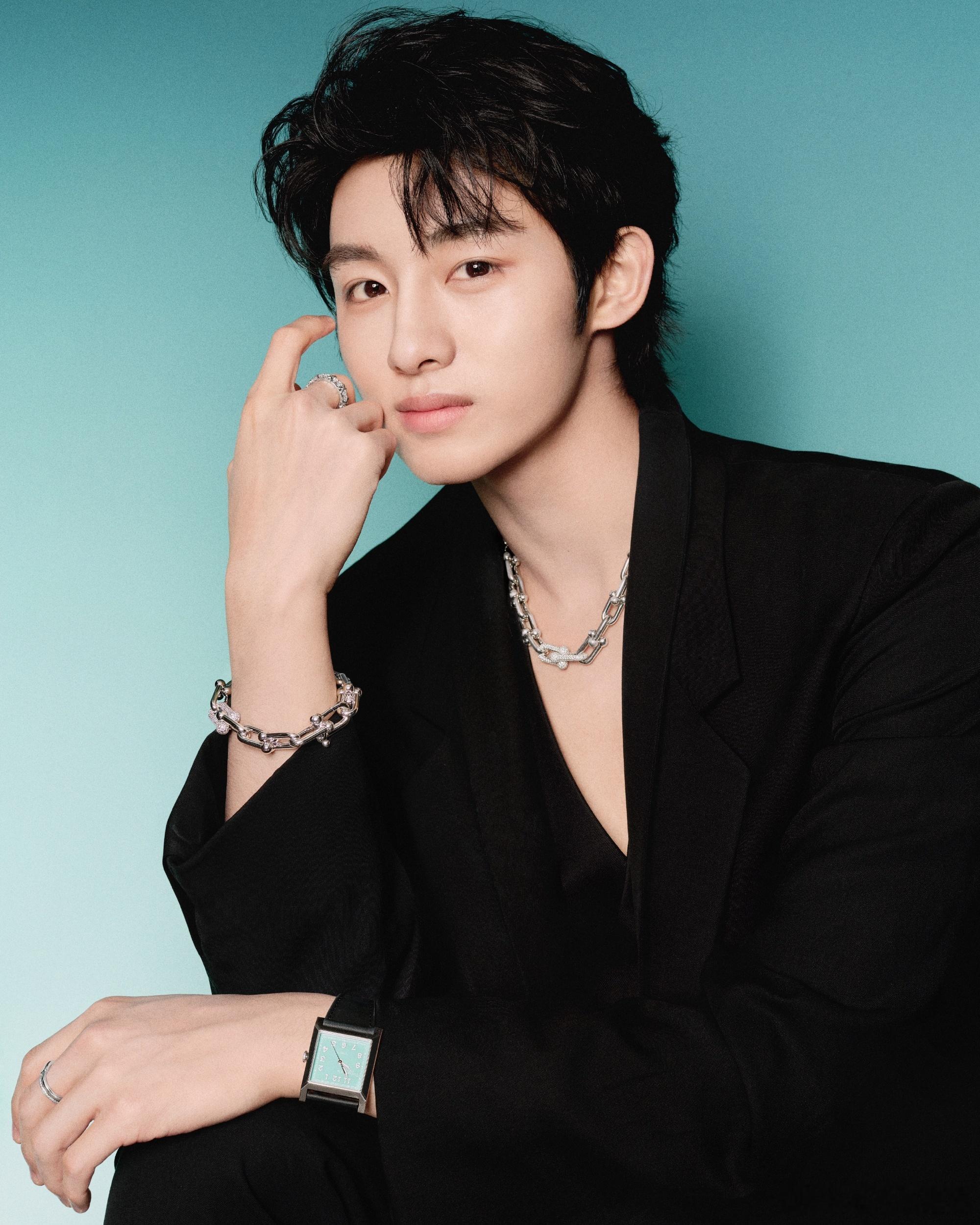 董思成用严浩翔表情包董思成最常用严浩翔托头表情包 哈哈哈 ​​​