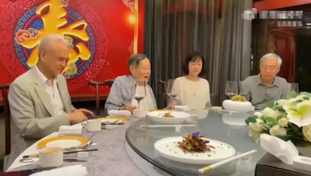 杨振宁每月100万的退休金，彻底揭开了翁帆的“真正动机”
真心祝福他们，如果没有