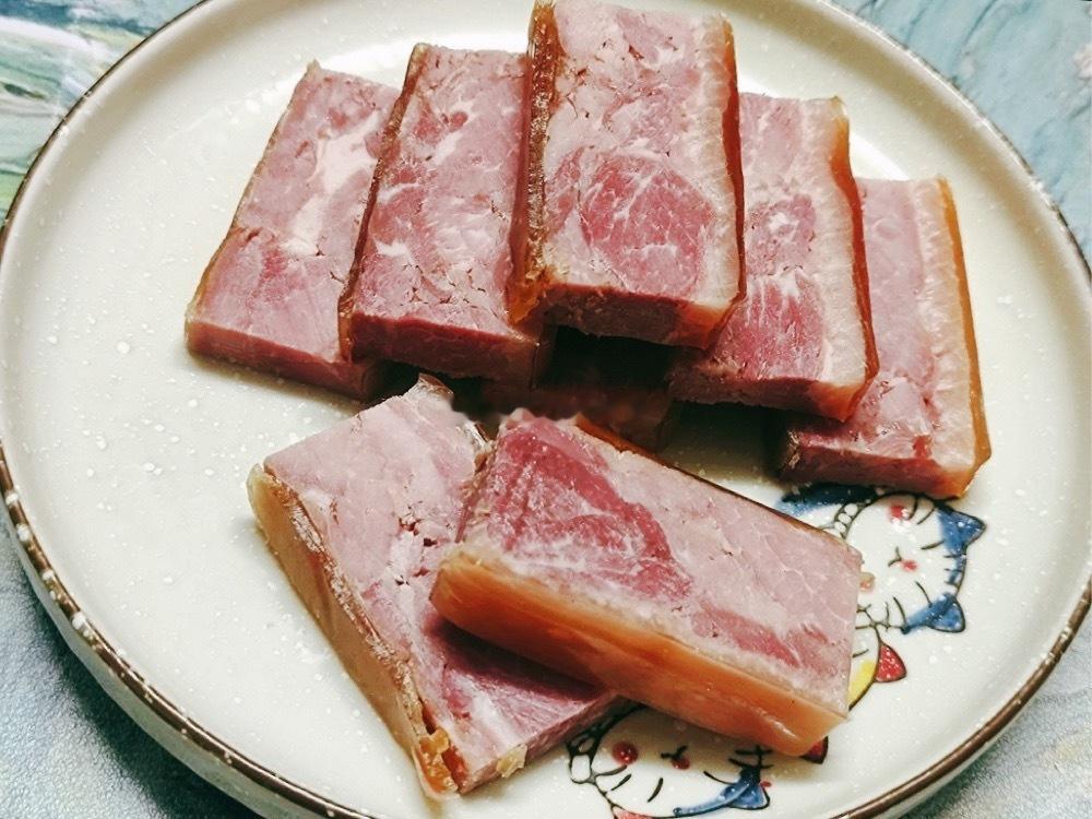 嘴上说着减脂，手已经把肴肉端上桌了。人生嘛，总得有点自欺欺人的甜头。 ​​​
