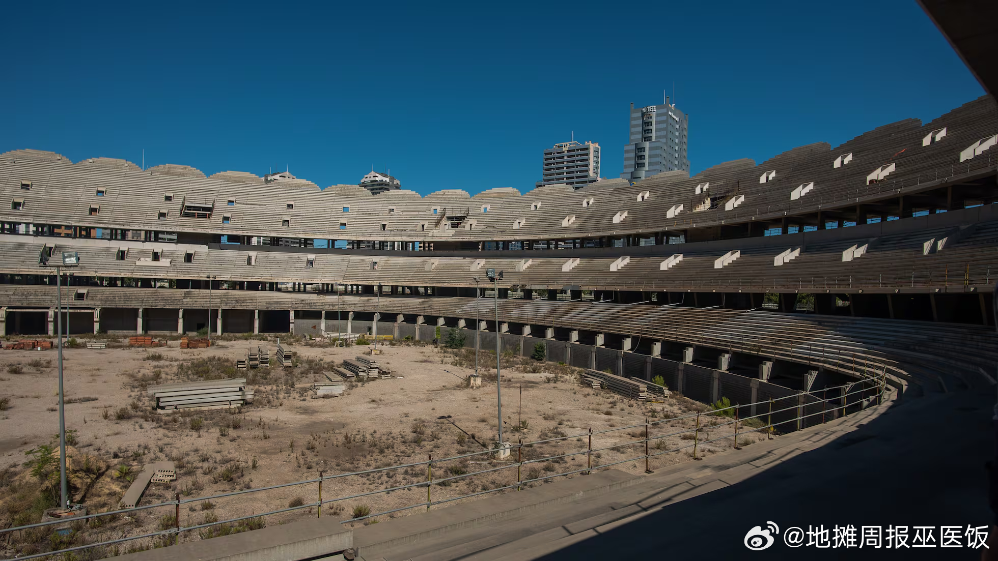 国际足联考察团视察了30年世界杯的主办地项目，满意。尤其喜欢伯纳乌那个坑爹的升降