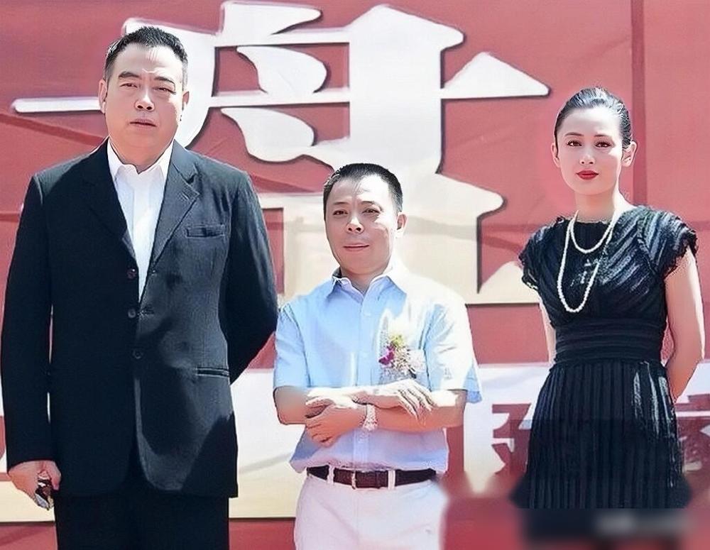 之前有人把陈红陈凯歌吹成彼此成就的神仙眷侣，说陈红退居幕后当大管家，配合陈凯歌在