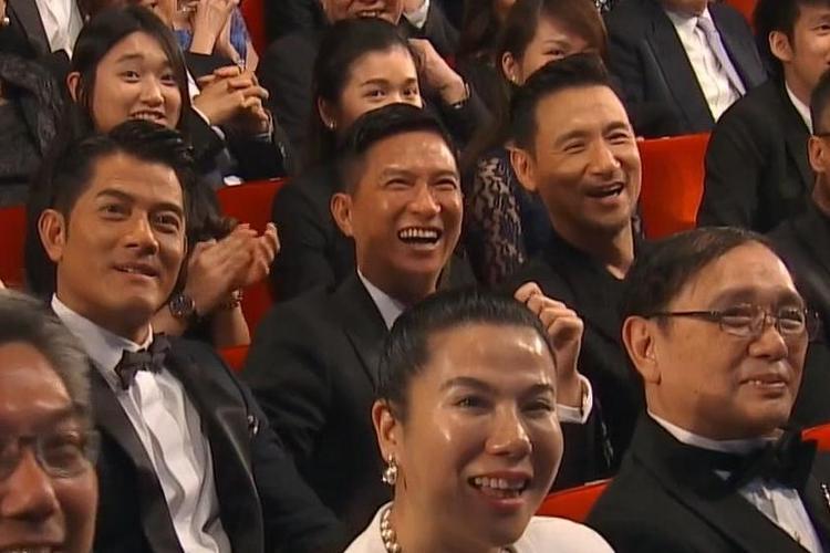 这张照片：我一眼就认出了笑意粲然的张家辉，疏眉朗目的郭富城，还有眉欢眼笑的张学友