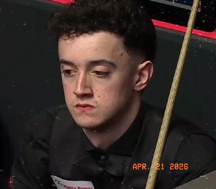 中场休息归来，双方都打得小心谨慎，但互有失误，互有攻守，比分交替上升紧咬着，普伦