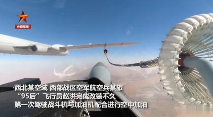 西部空军某旅歼10C和轰油6进行空中加油演练，轰油6继续发挥余热 ​​​