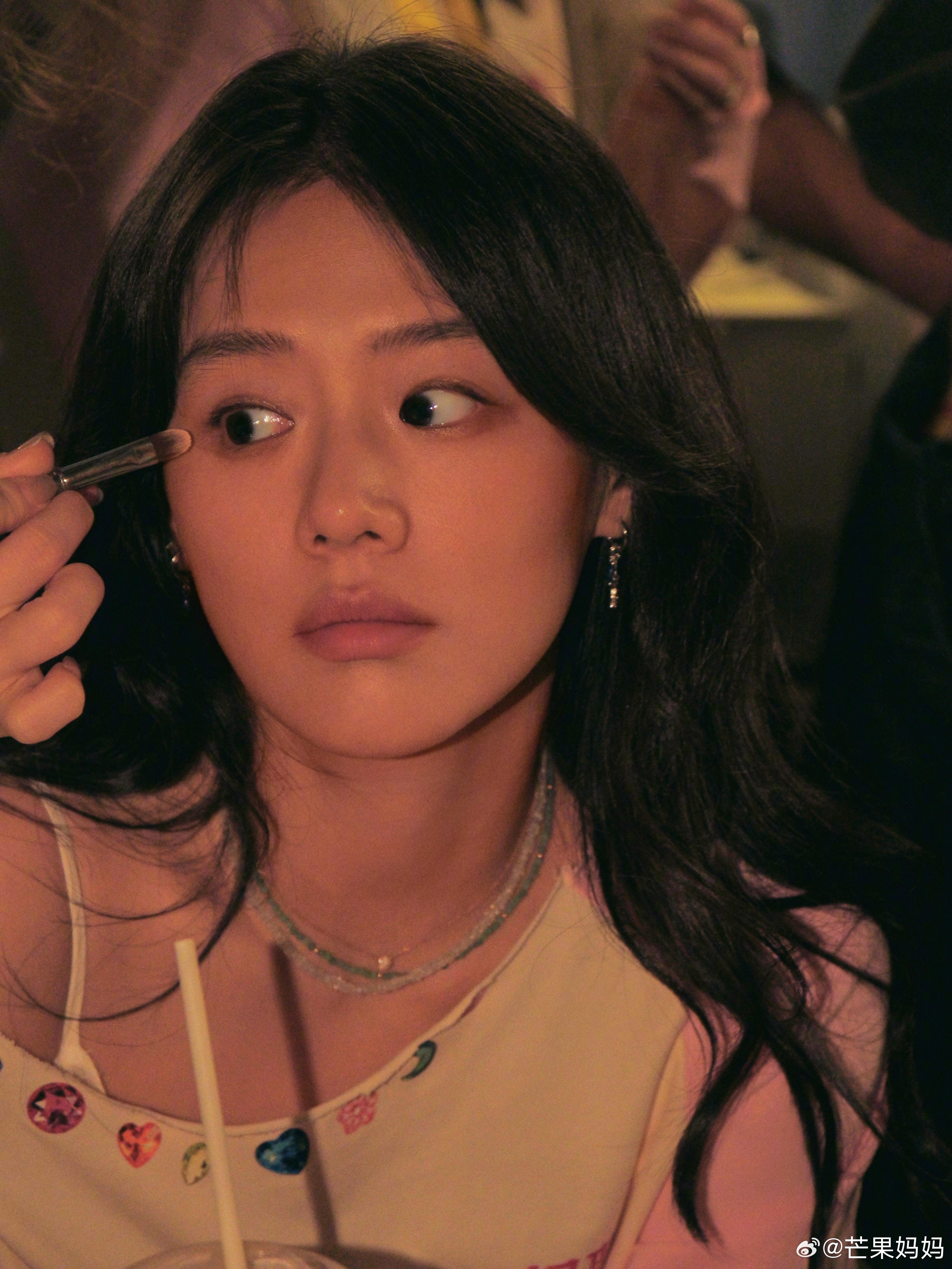 谁懂马思纯这几张图真的好绝，又灵又俊，美得没有性别感