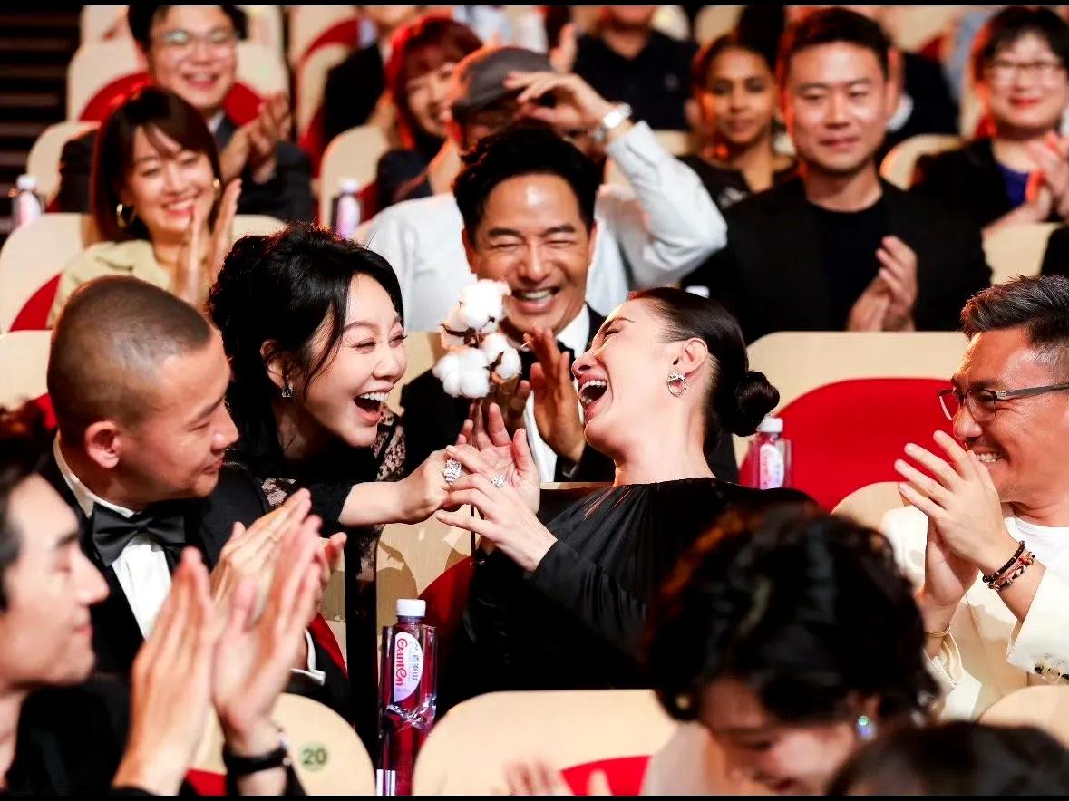 宋佳凭《山花烂漫时》获白玉兰最佳女主角，曾7次提名未果的闫妮再一次与奖杯擦肩而过