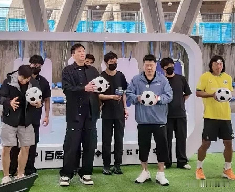 邱贻可这次可是神气了一次。昨晚和孙继海、郭艾伦一起做活动，孙继海称“巴西和海地的