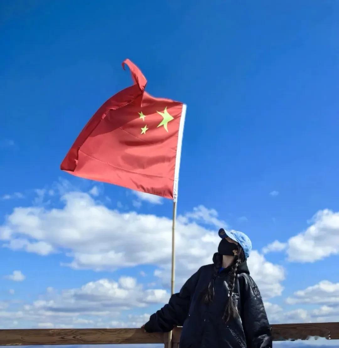 杨幂，激动发文！

10月9日，杨幂在个人社交平台突然高调营业，配文只有八个字—
