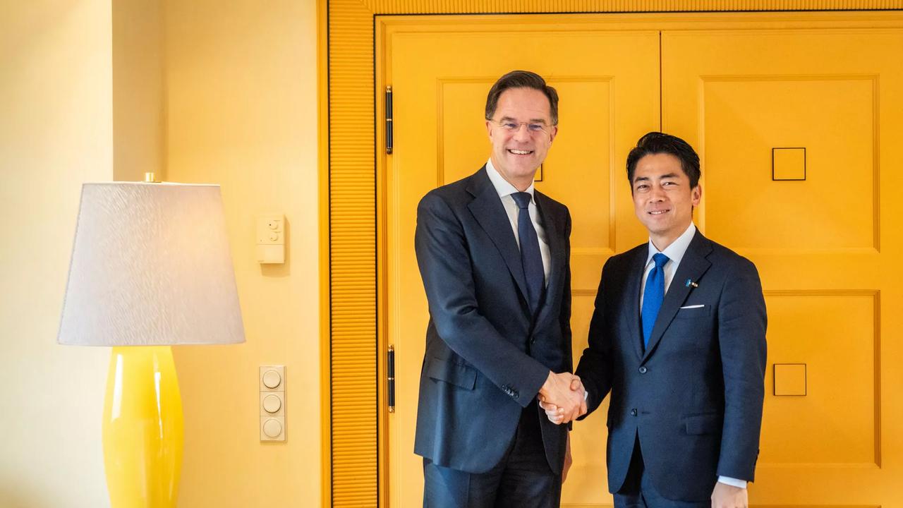 为什么同样是扩军，日本被视为稳定器，中国却常被当作风险源？
姿态谦和，真的能改变