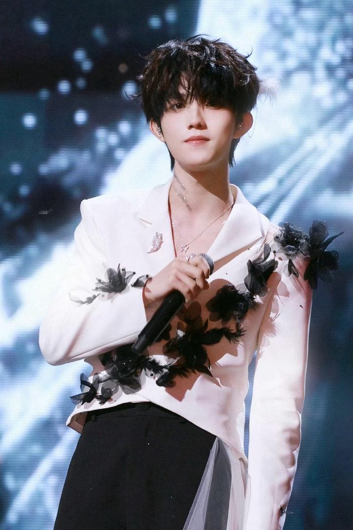 登陆少年经得起怼脸的妆造苏新皓演唱会直拍封神预定登陆少年澳门演唱会直播倒计时2天