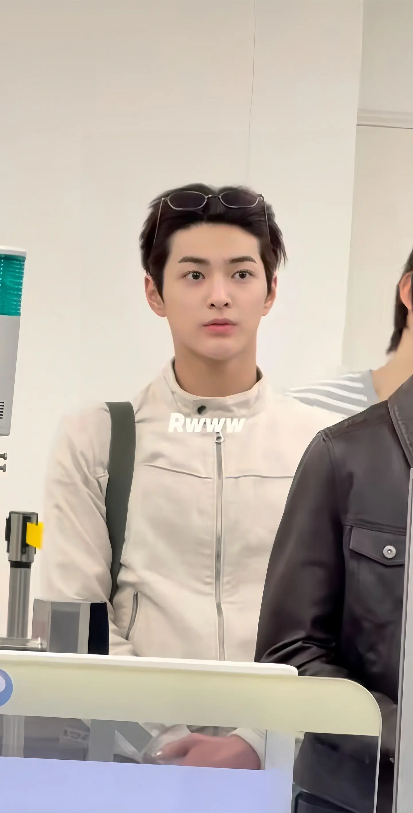 素颜帅成这样 （图源见水印）