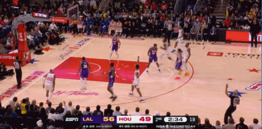 东契奇够拼，与对方拼篮板拼地板球，拿到球以后喊出暂停，56-49，第二节还有2分