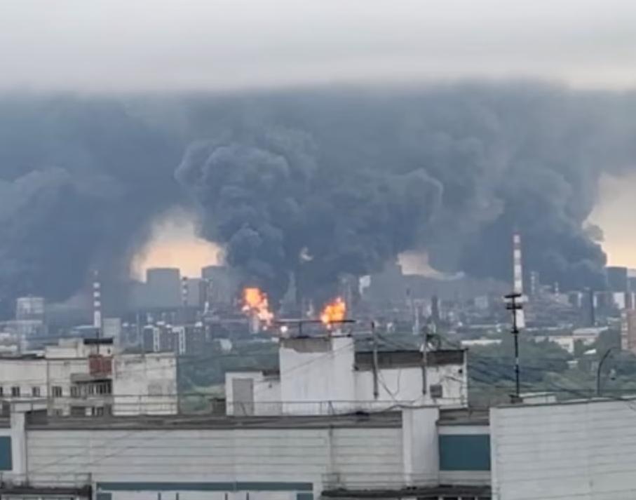 短短48小时内，乌军无人机两度突袭莫斯科关键炼油厂，打了俄军防空措手不及，俄军严