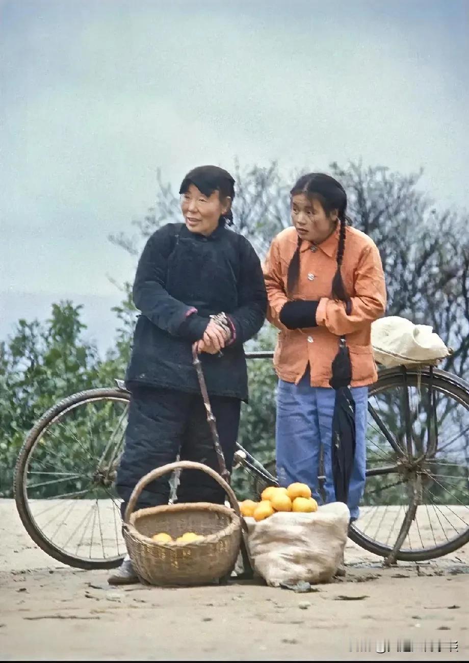 九十年代路边的风景-摆摊的人
来聊聊八十年代 谈谈九零年代 三十年摆摊卖菜 聊聊