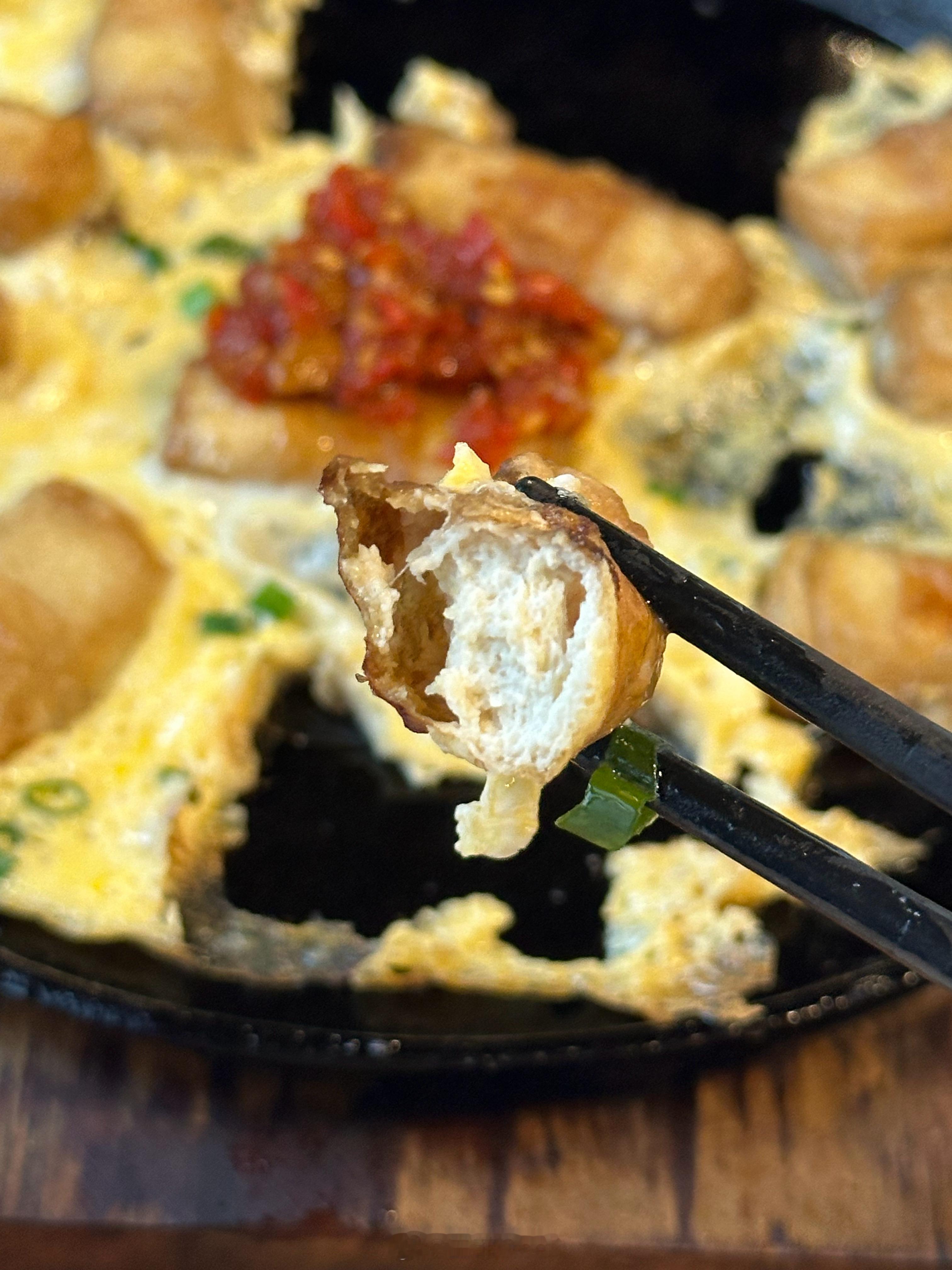 终于看到霉豆腐的前半生了霉豆腐和毛豆腐是同一种食物吗？我不知道但是毛豆腐的味道实