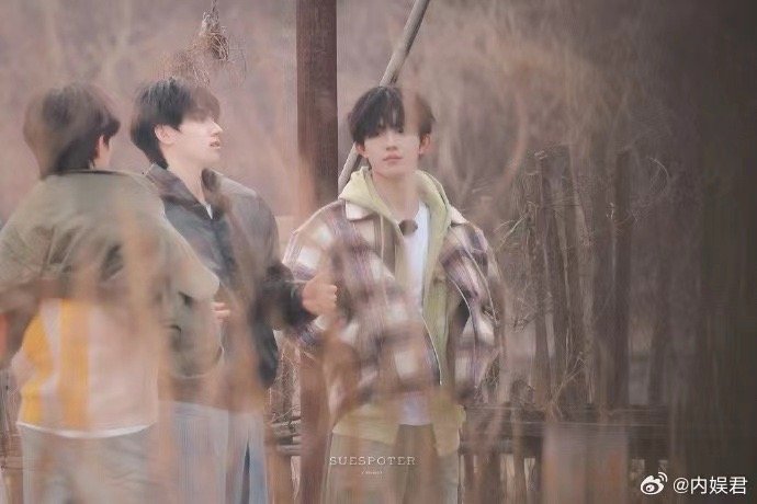 朱志鑫苏新皓犁地路透朱志鑫苏新皓种田路透 褪去舞台光环，化身田间少年踏实劳作，朱