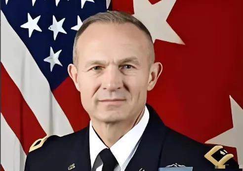 宣布辞职一小时后，美国陆军参谋长说：“一个疯子将带领伟大的美国军队走向毁灭。”这