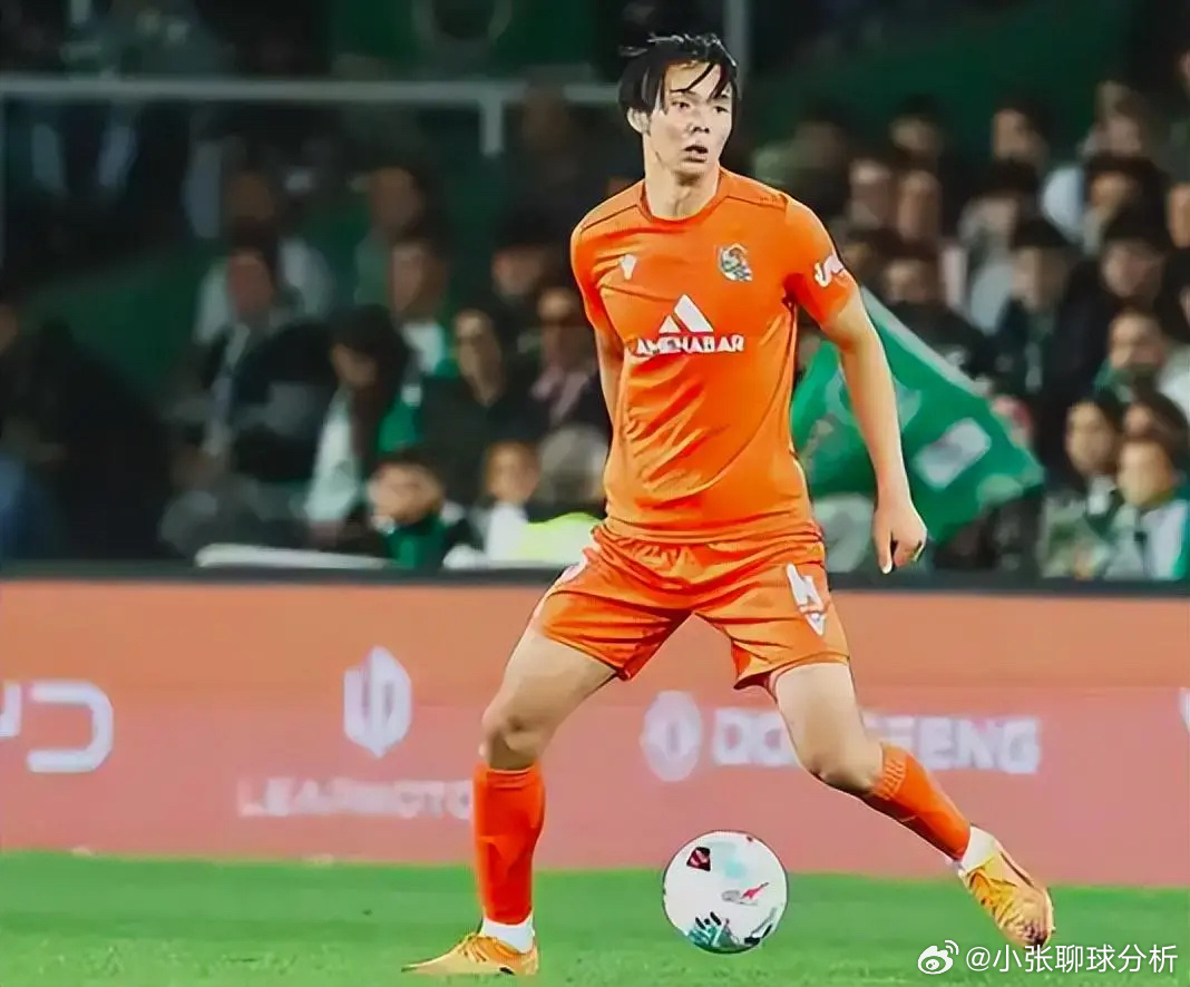 离谱！日本球员在西乙被当做中国人+遭种族歧视 当场愤怒告诉裁判西班牙足球赛场再次