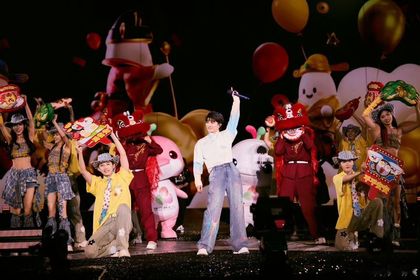 周深发长文 真诚是周深刻在骨子里的特质，香港演唱会落幕的长文，没有华丽辞藻全是心